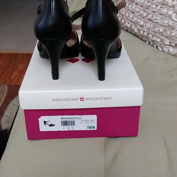 Shoes - Picture 2 of 5